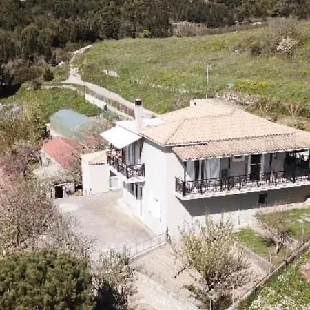 Farmhouse Apartment *